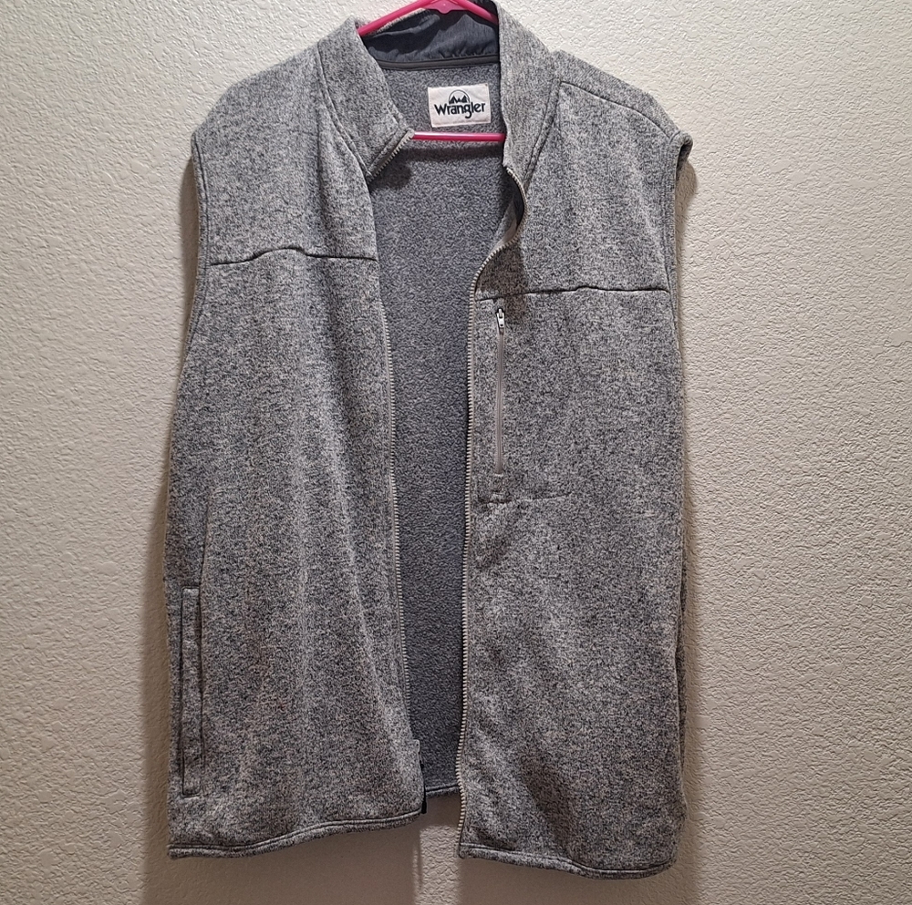 🏷 2/$12 Wrangler Men's Gray Fleece Vest